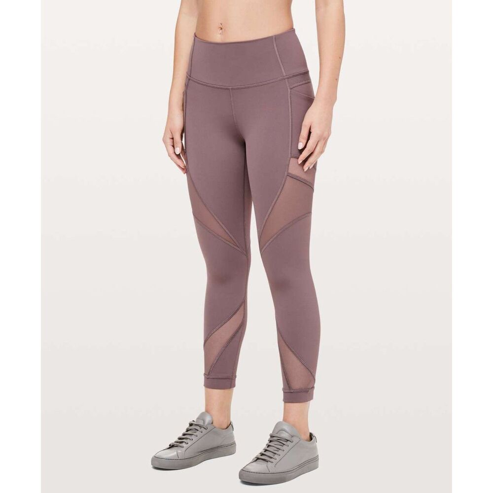 Lululemon Mesh In Motion 23" Crops in Mauve, Size 8 (C7)